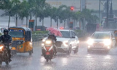 தமிழகத்தில் இரவு 7 மணி வரை 30 மாவட்டங்களுக்கு மழை எச்சரிக்கை