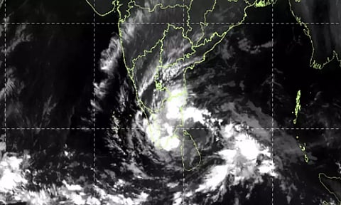 டிட்வா புயல்: திருவள்ளூர் மாவட்டத்திற்கு அவசர உதவி எண்கள் அறிவிப்பு