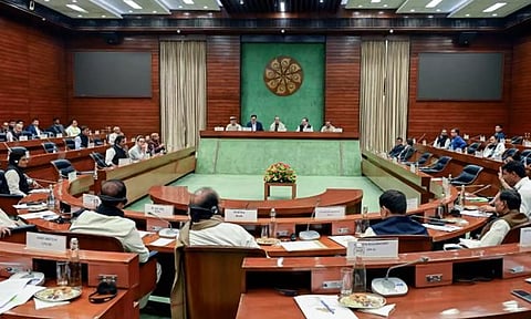 பாராளுமன்றம் சுமூகமாக நடைபெற அனைத்து கட்சி கூட்டம்