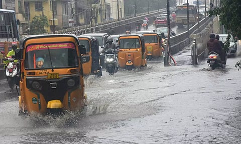 வலுவிழந்த டிட்வா புயல்: சென்னையில் அதிகரிக்கும் மழை - காரணம் என்ன?