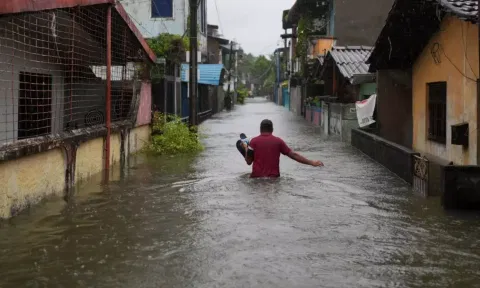 டிட்வா புயலால் பாதிக்கப்பட்ட இலங்கைக்கு சீனா 10 லட்சம் டாலர் நிதியுதவி