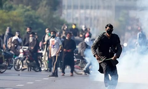 இம்ரான் கான் கட்சியினர் போராட்டம் நடத்த திட்டம்- ராவல்பிண்டியில் ஊரடங்கு உத்தரவு