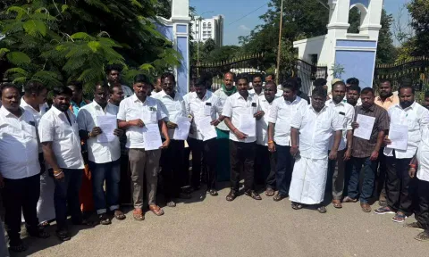 திருப்பூர் கலெக்டர் அலுவலகத்தை  டாஸ்மாக் பார் உரிமையாளர்கள் முற்றுகை