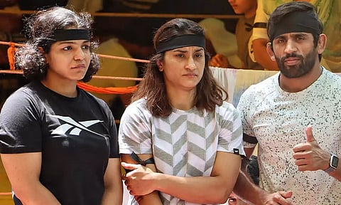 மல்யுத்த சம்மேளன தேர்தலை எதிர்த்து வினேஷ் போகத் தாக்கல் செய்த மனு - தள்ளுபடி செய்த டெல்லி உயர்நீதிமன்றம்