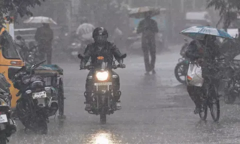 புதுச்சேரியில் விடிய விடிய பெய்த தொடர் மழை- தாழ்வான இடங்களில் தண்ணீர் தேங்கியது