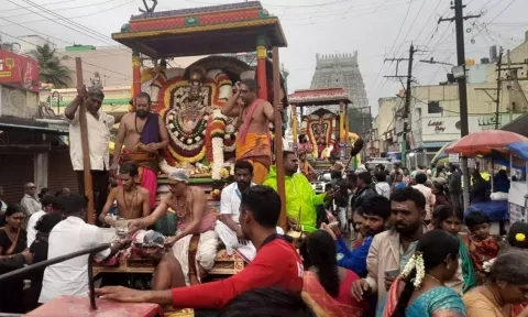 திருவண்ணாமலையில் அண்ணாமலையார் கிரிவலம்