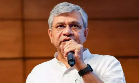 45 வயதான பெண்களுக்கு ரெயில்களில் 'லோயர் பெர்த்' வசதி - ரெயில்வே அமைச்சர்