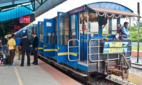 கிறிஸ்துமஸ், புத்தாண்டு, பொங்கலை முன்னிட்டு ஊட்டி சிறப்பு மலை ரெயில் 25-ந்தேதி முதல் இயக்கம்