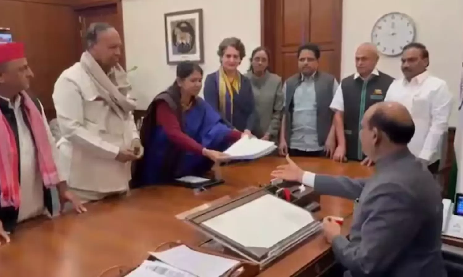 நீதிபதி சுவாமிநாதனை பதவி நீக்கம் செய்யக்கோரி தீர்மான கடிதம் - ஓம் பிர்லாவிடம் அளித்த இந்தியா கூட்டணி!