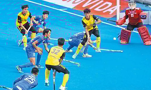 ஜப்பான்- மலேசியா அணிகள் இடையிலான ஆட்டத்தில் ஒரு காட்சி.