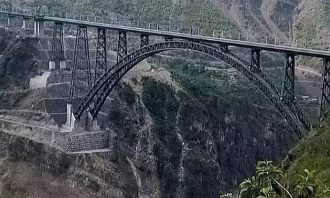 2025 REWIND:வாயைப் பிளக்க வைக்கும் உலகின் உயரமான ரெயில்வே பாலம்-ஈபிள் டவரை விட பெரியது