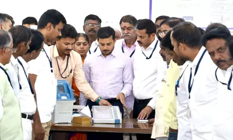 கோவையில் இன்று மின்னணு வாக்குப்பதிவு எந்திரங்களை சரிபார்க்கும் பணி - கலெக்டர் பார்வையிட்டார்