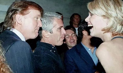 பாலியல் குற்றவாளி எப்ஸ்டீன் எஸ்டேட்டில் பல பெண்களுடன் டிரம்ப் நிற்கும் சர்ச்சை புகைப்படம் வைரல்