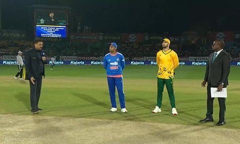 3-வது டி20 போட்டி: தென் ஆப்பிரிக்க அணிக்கு எதிராக இந்தியா பந்து வீச்சு தேர்வு