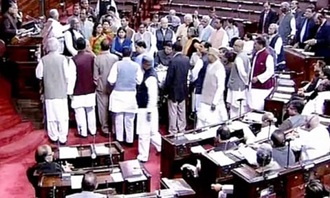 பிரதமருக்கு காங்கிரஸ் தொண்டர்கள் மிரட்டல்: பாராளுமன்றத்தில் பா.ஜ.க. எம்.பி.க்கள் கடும் அமளி