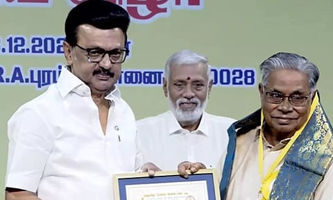 முத்தமிழ்ப் பேரவை சார்பில் கலைஞர்களுக்கு விருதுகளை வழங்கினார் முதலமைச்சர் மு.க.ஸ்டாலின்!