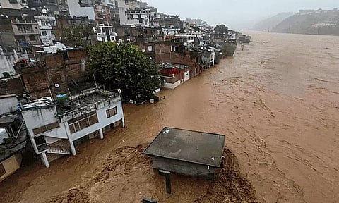 2025 REWIND: கனமழை, வெள்ளம், நிலச்சரிவு.. இந்த வருடம் இந்தியாவை சுழற்றி அடித்த இயற்கை பேரிடர்கள்!