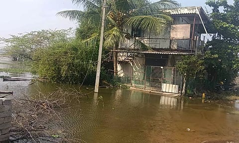 குன்றத்தூர் அருகே செம்பரம்பாக்கம் ஏரி தண்ணீர் குடியிருப்புக்குள் புகுந்தது