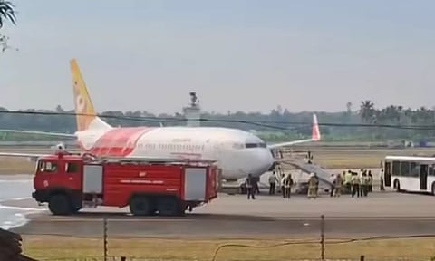 டயர்கள் வெடித்ததால் கொச்சியில் அவசரமாக தரை இறங்கிய ஏர் இந்தியா விமானம்