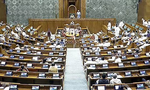 எதிர்க்கட்சிகள் கடும் அமளி: மக்களவையில் புதிய ஊரக வேலைவாய்ப்பு திட்ட மசோதா நிறைவேற்றம்