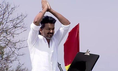 ஈரோடு பொதுக்கூட்டம் - செங்கோட்டையன் மற்றும் காவல்துறைக்கு நன்றி தெரிவித்த விஜய்!