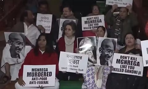 விபி-ஜி ராம் ஜி மசோதாவுக்கு எதிரான பாராளுமன்றத்தில் இரவு முழுவதும் எம்.பி.க்கள் தர்ணா