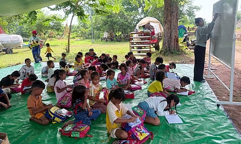 கம்போடியா உடனான மோதல் எதிரொலி: 1,000 பள்ளிகளை மூடியது தாய்லாந்து