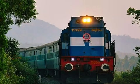 நாடு முழுவதும் ரெயில் கட்டணம் உயர்வு -  கி.மீ.க்கு எவ்வளவு?