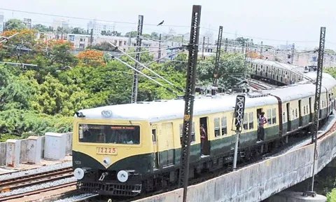 புறநகர் மின்சார ரெயில்-மாதாந்திர சீசன் டிக்கெட் கட்டணம் உயரவில்லை