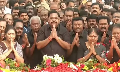 எம்.ஜி.ஆர். நினைவு நாள் - எடப்பாடி பழனிசாமி மலர்தூவி மரியாதை