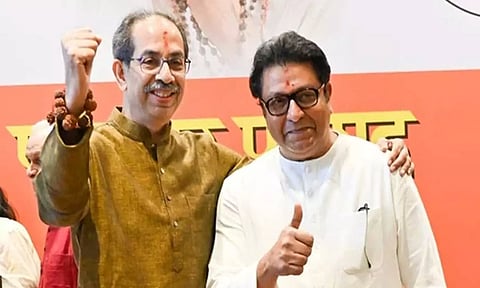 நகராட்சித் தேர்தலில் கூட்டணி...  ஒன்றாக குடும்ப புகைப்படம் எடுத்துக்கொண்ட தாக்கரே சகோதரர்கள்