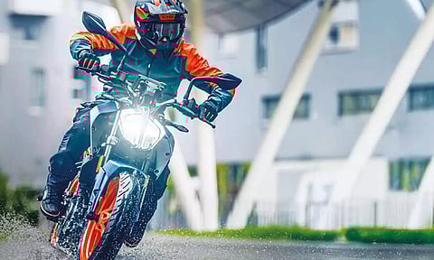 TFT டிஸ்ப்ளேவுடன் அறிமுகமான கேடிஎம் 160 டியூக்