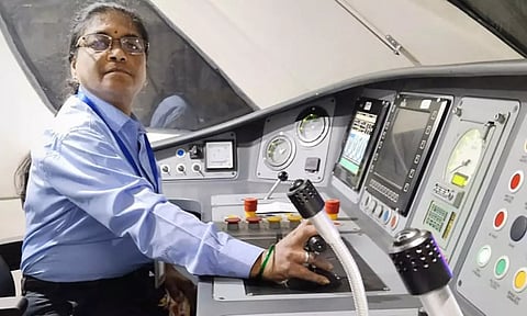 2025 REWIND: சிங்கம் சிங்கிளா தான் களமிறங்கும்-ரெயில்வேயில் சாதனை படைத்த சுரேகா யாதவ்