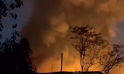 மும்பை அடுக்குமாடி குடியிருப்பில் பயங்கர தீவிபத்து