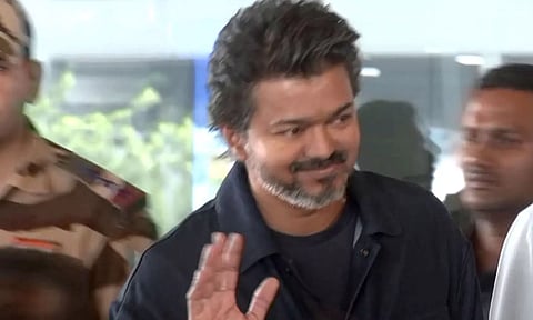 நாளை இசை வெளியீட்டு விழா- மலேசியா புறப்பட்டார் விஜய்