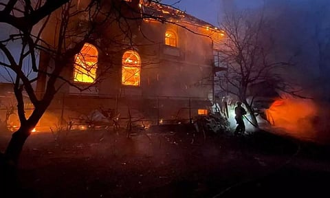 டிரம்ப்- ஜெலன்ஸ்கி சந்திக்க இருக்கும் நிலையில், உக்ரைன் மீது தாக்குதல் நடத்திய ரஷியா