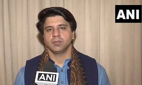 காங்கிரஸ் ராகுல் காந்தி குரூப், பிரியங்கா குரூப் என இரண்டாக பிளவுபட்டுள்ளது: பாஜக