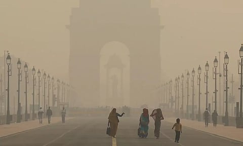 திணறும் டெல்லி- அபாயகரமான நிலையை எட்டிய காற்று மாசு