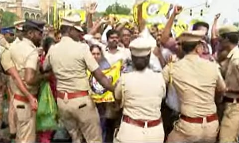 4வது நாளாக தொடரும் போராட்டம்- இடைநிலை ஆசிரியர்களை குண்டுகட்டாக கைது செய்த காவல்துறை