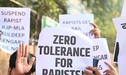 'நீதிக்காக இன்னும் காத்திருக்கிறேன்' - உன்னாவ் பாலியல் குற்றவாளி குல்தீப் செங்கார் மகள் திறந்த கடிதம்