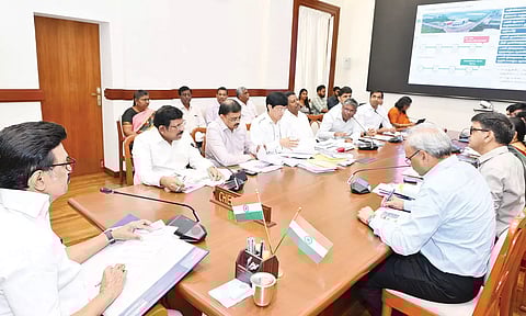 அரசு ஊழியர்கள் பழைய ஓய்வூதிய திட்டக்கோரிக்கை: முதலமைச்சரிடம் அதிகாரிகள் குழு அறிக்கை தாக்கல்