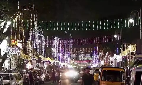 களைகட்டிய புத்தாண்டு கொண்டாட்டம்: 2026-ம் ஆண்டை உற்சாகமாக வரவேற்ற மக்கள்