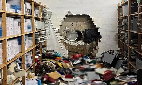 ஜெர்மனியில் வங்கி சுவரில் துளையிட்டு ரூ.300 கோடி கொள்ளை - முகமூடி கும்பல் கைவரிசை