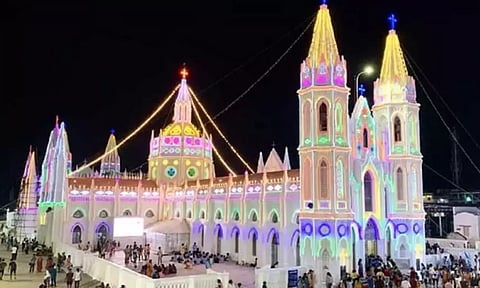 ஆங்கில புத்தாண்டு- வேளாங்கண்ணி மாதா பேராலயத்தில் சிறப்பு பிரார்த்தனை