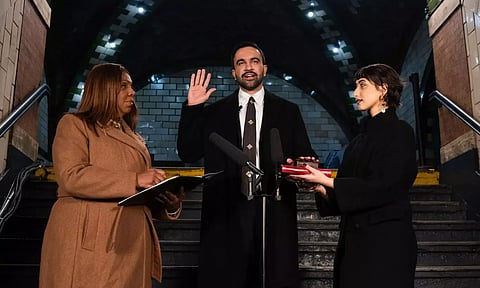 குர்ஆன் மீது சத்தியப் பிரமாணம் செய்து நியூயார்க் மேயராக பதவியேற்றார் ஜோஹ்ரான் மம்தானி!