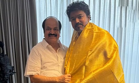 தவெகவில் இணைந்த முன்னாள் சட்டமன்ற உறுப்பினர்... ஷாக்கில் ஓபிஎஸ்!