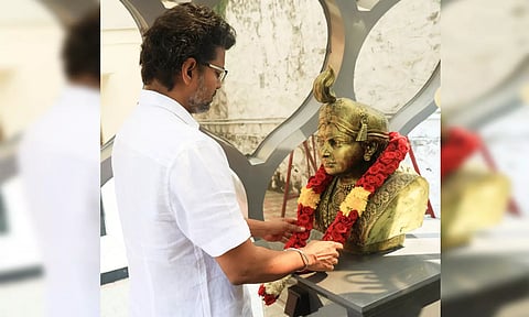 வீரமங்கை வேலுநாச்சியார் சிலைக்கு த.வெ.க தலைவர் விஜய் மாலை அணிவித்து மரியாதை