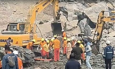 ஒடிசா கல்குவாரியில் பயங்கர வெடிவிபத்து.. தொழிலாளர்கள் பலி - பாறைகளுக்கு அடியில் பலர்  சிக்கித் தவிப்பு