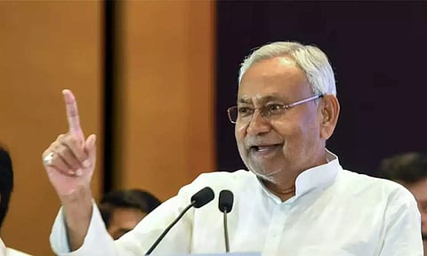 வாரத்தில் 2 நாட்கள் அதிகாரிகள் மக்களை சந்திக்க வேண்டும்: நிதிஷ் குமார் அதிரடி உத்தரவு