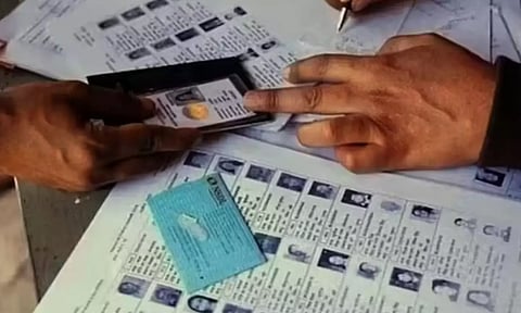 SIR: 9 மாநிலங்கள், 3 யூனியன் பிரதேசங்களில் மொத்தம் 6.5 கோடி வாக்காளர்களின் பெயர்கள் நீக்கம்!